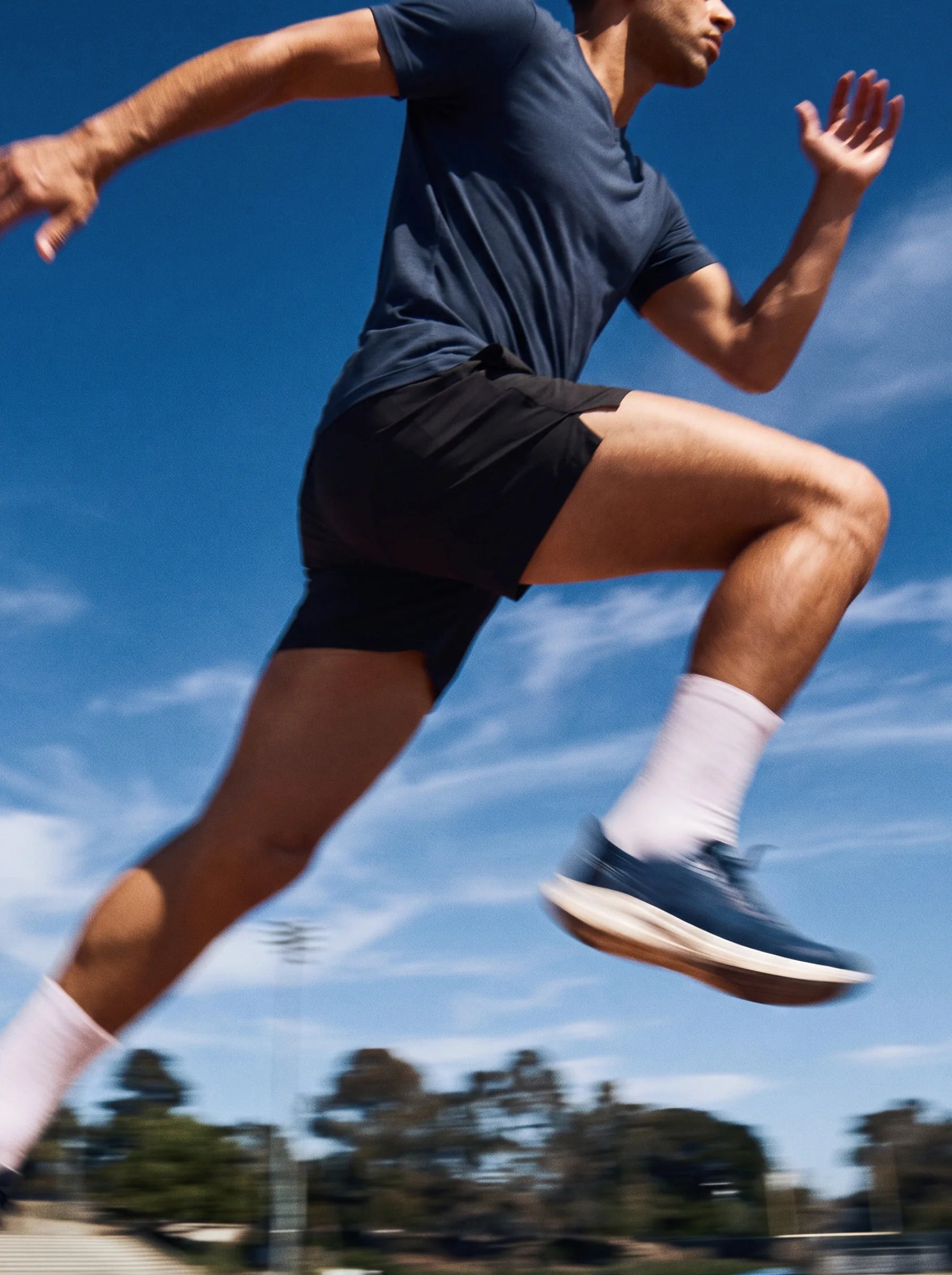 T-shirt col V performance AirPace™
