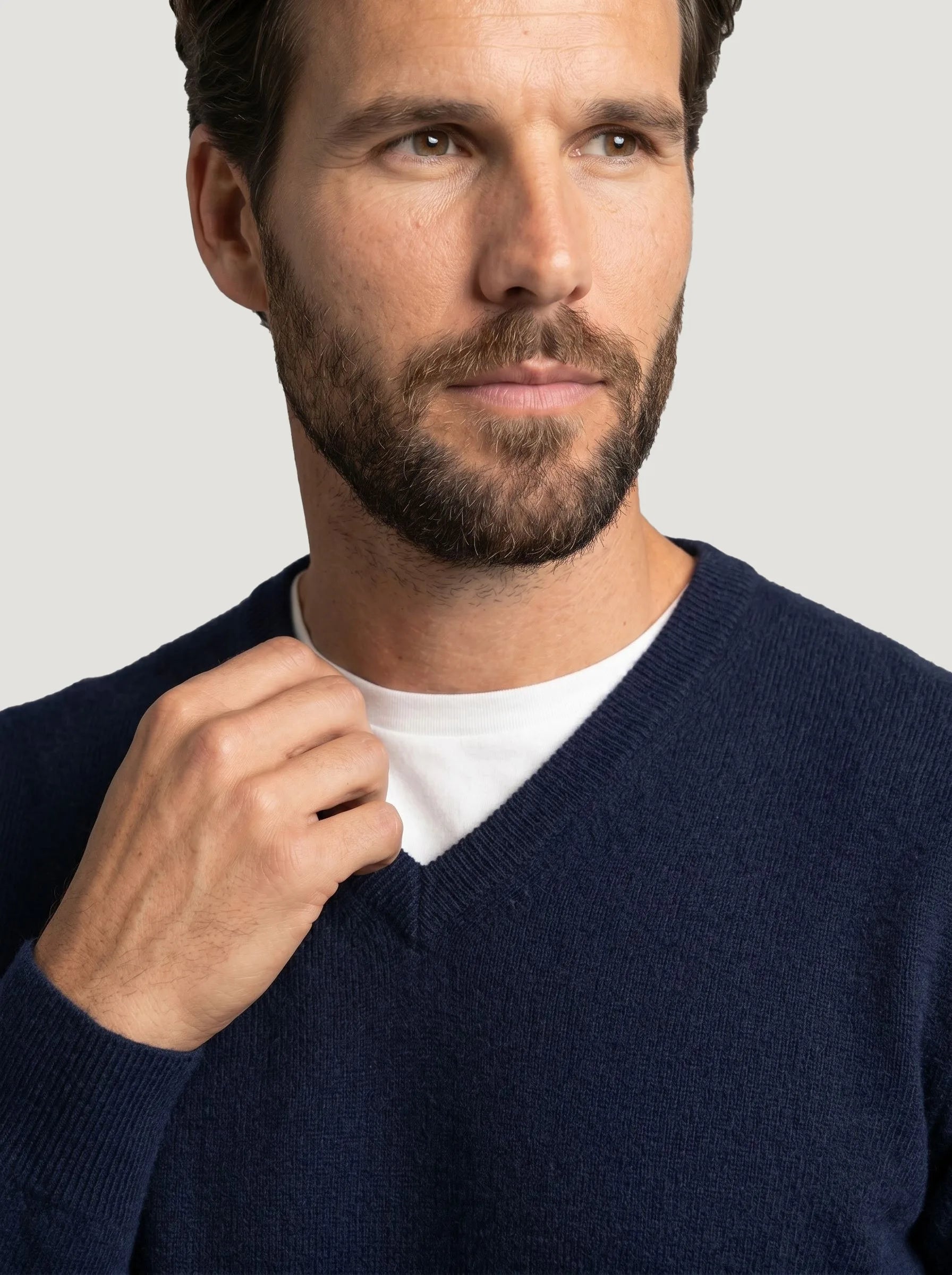Maglione scollo a V in cashmere mongolo