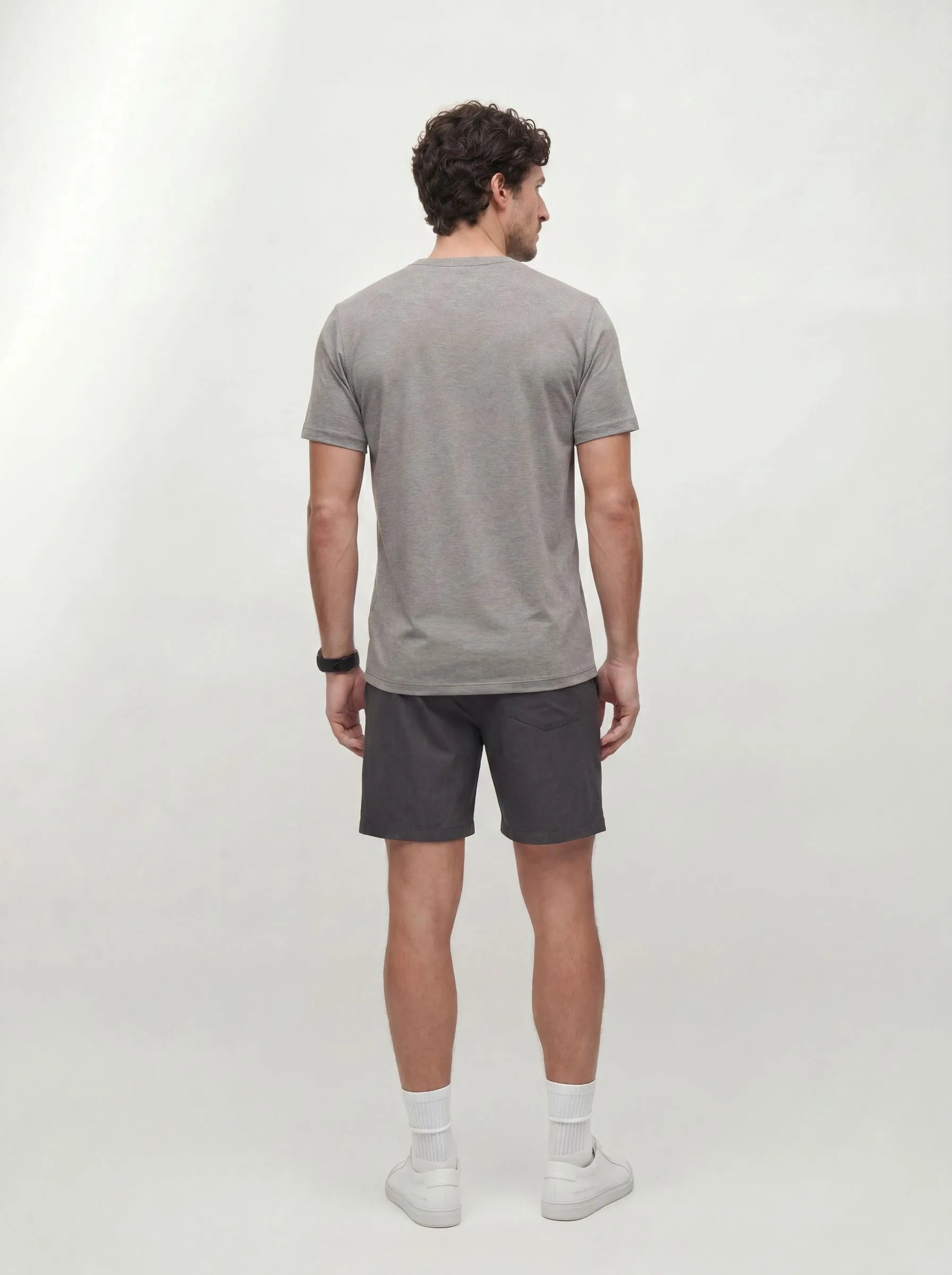 T-shirt col V performance AirPace™